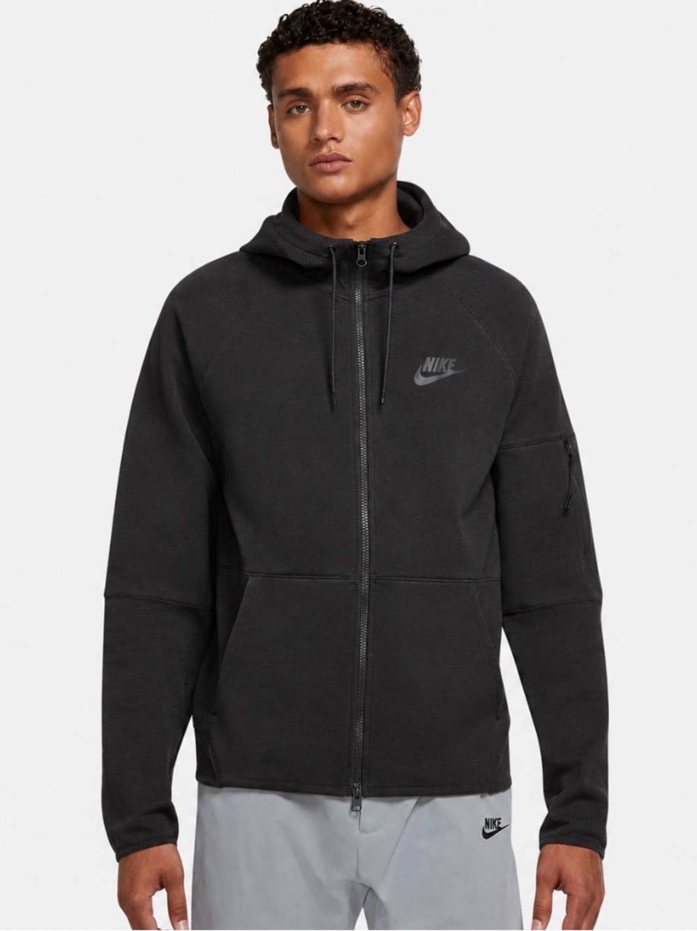 Nike Men's Black Hooded Full-Zip Tech Fleece